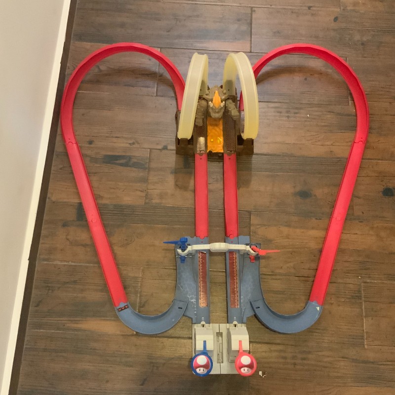 Hot Wheels + Mario Kart set