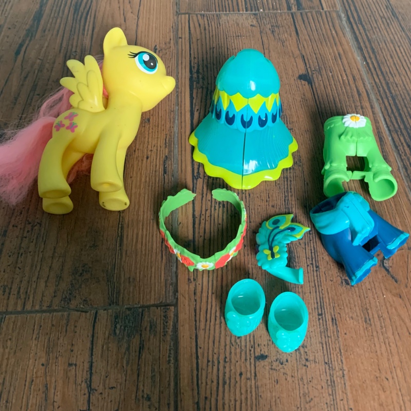 Little Pony con ropa